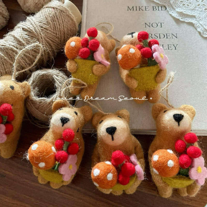 2025热销韩国新款蘑菇小熊手工羊