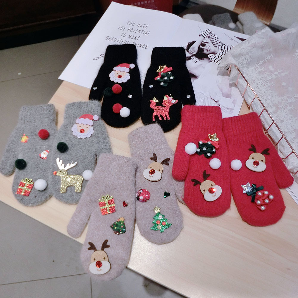 2025热销圣诞元素卡通麋鹿圣诞树格子纽扣毛绒球球针织全指保暖手