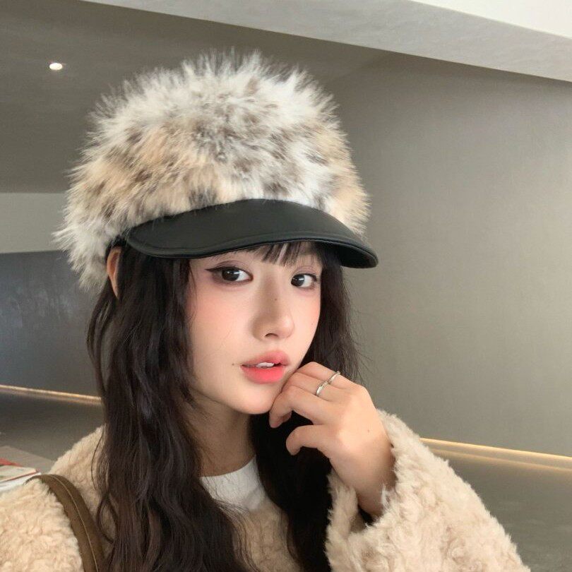 韩系时髦辣妹豹纹毛绒帽子女皮质帽檐鸭舌帽冬季保暖报童帽仿皮草