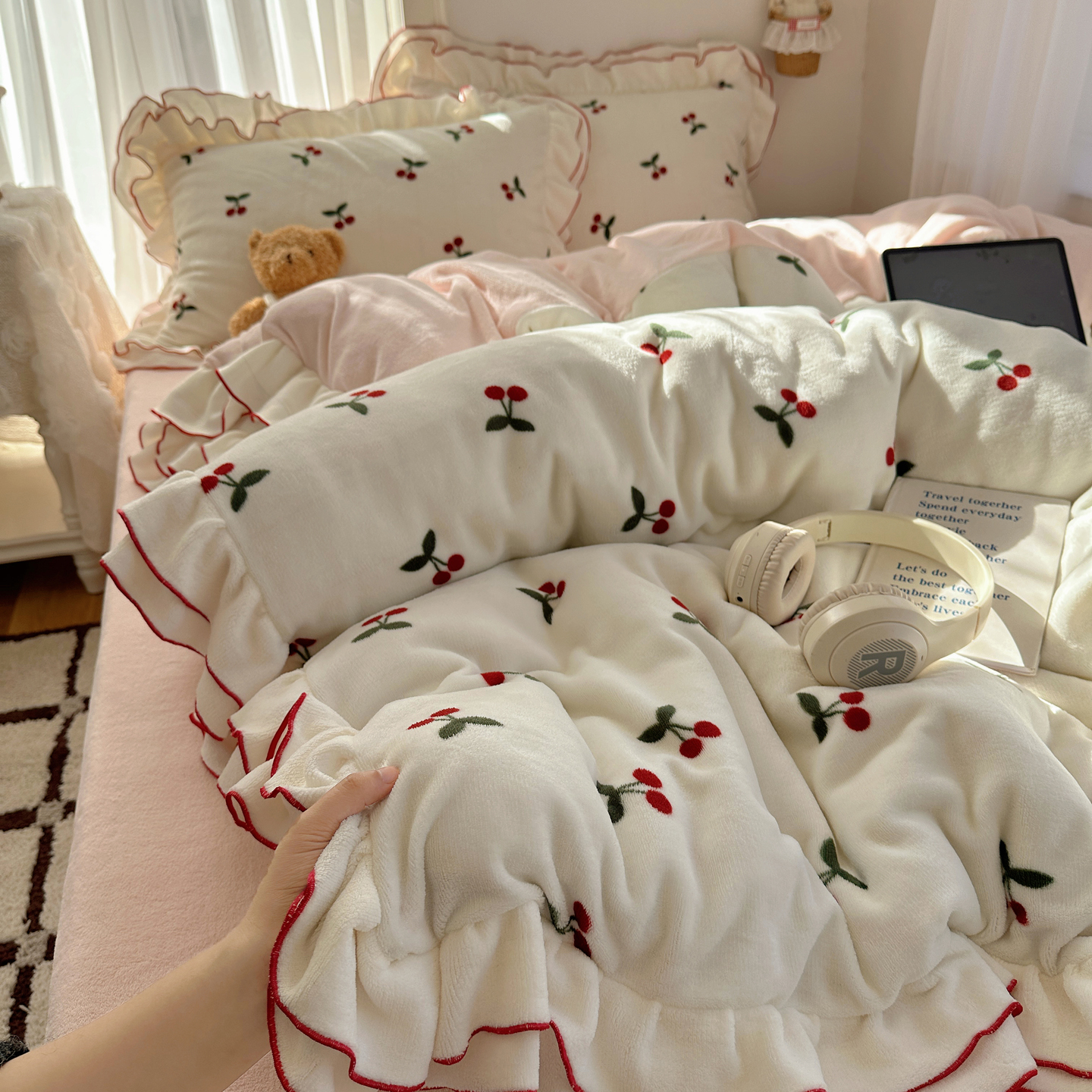 小樱桃花边牛奶绒冬季保暖四件套