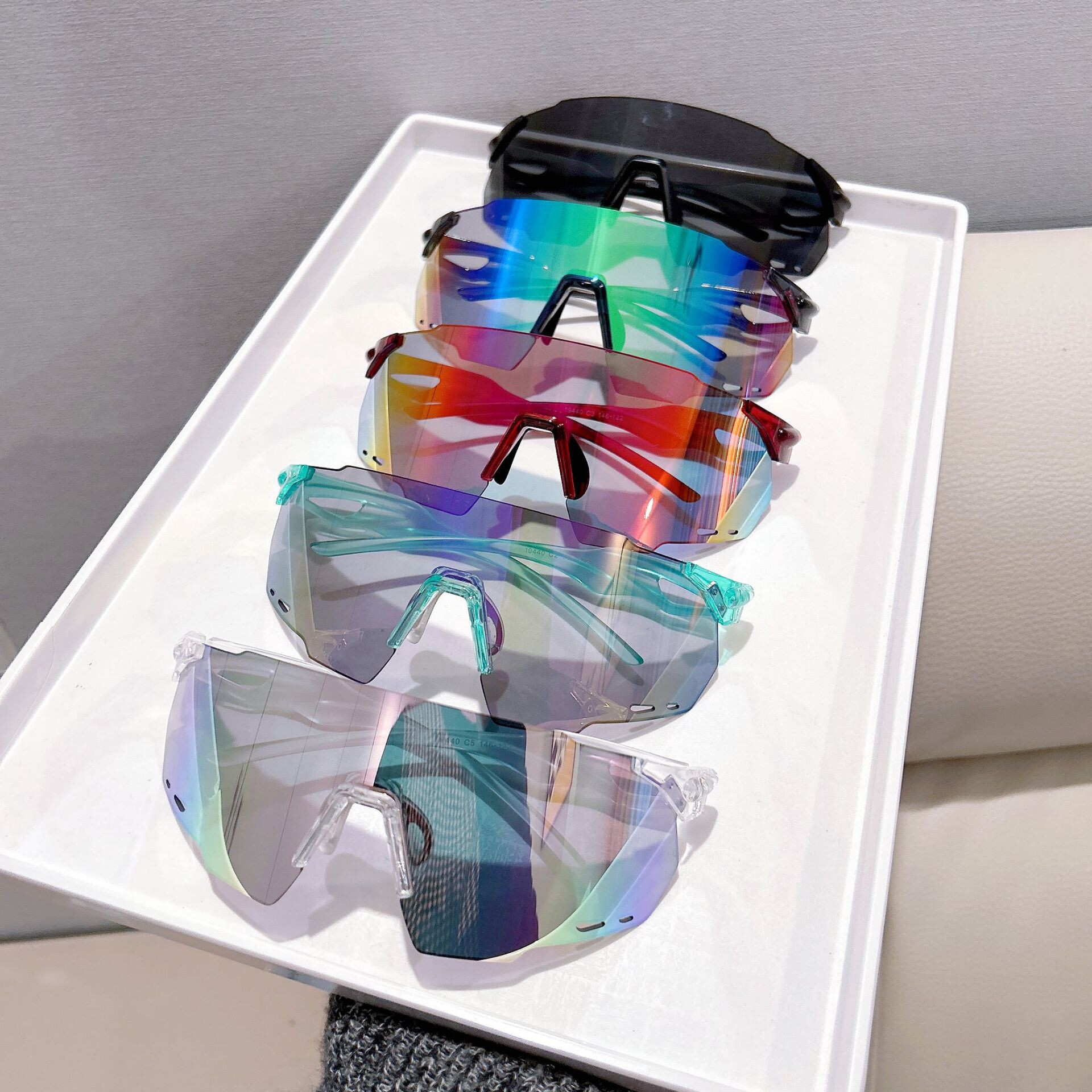 骑行滑雪防风沙防紫外线大框墨镜