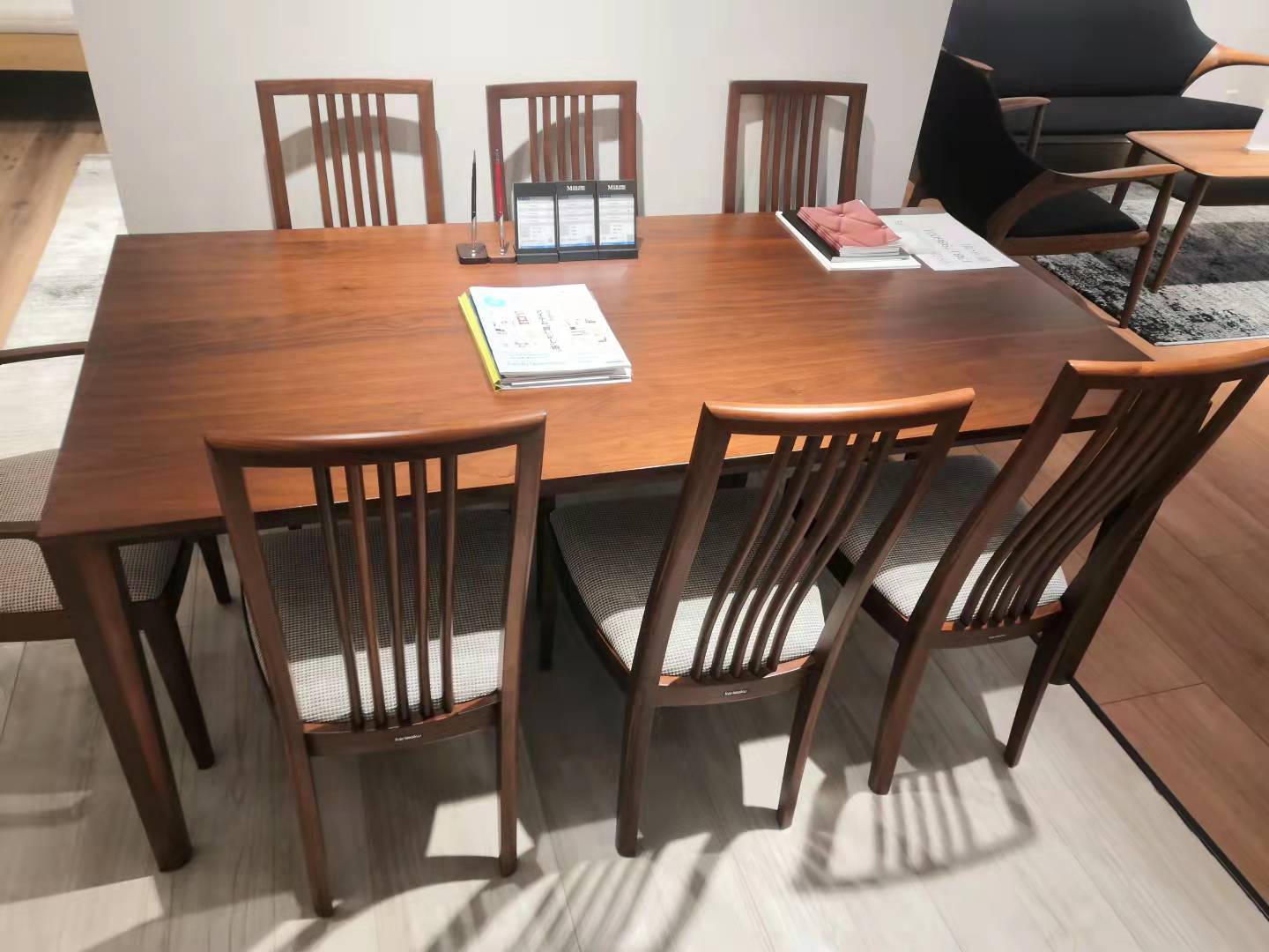 karimoku进口环保轻便简洁餐桌