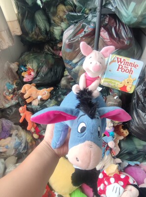 小熊维。尼好友小猪骑着屹尔驴情景版Eeyore小驴公仔毛绒玩具礼物