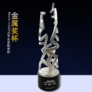 金屬樹脂獎杯年度活動頒獎刻字紀(jì)念禮品 創(chuàng)意樹脂異形字母獎杯個性