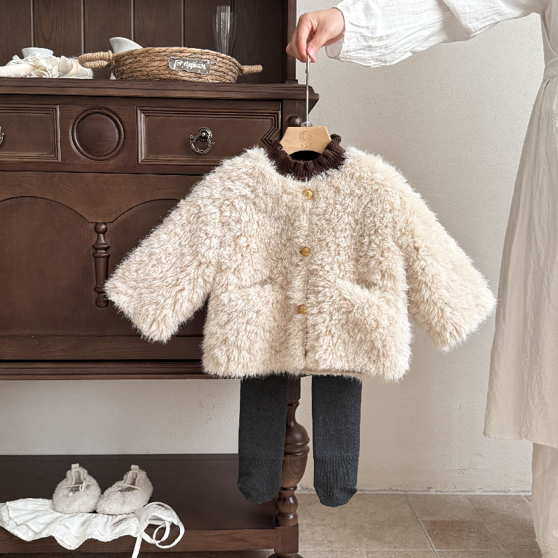 女宝宝毛茸茸圆领外套