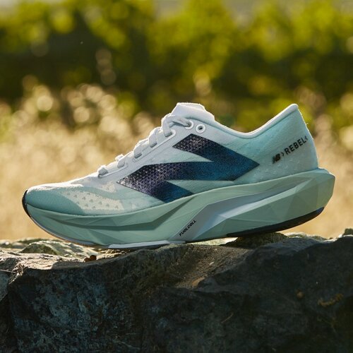 代购NEW BALANCE FuelCell Rebel V4浅绿色网面轻便透气男女跑鞋