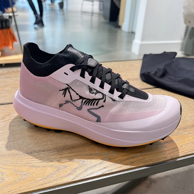 代购ARCTERYX Sylan Pro始祖鸟绯云粉轻量透气女士户外越野跑鞋