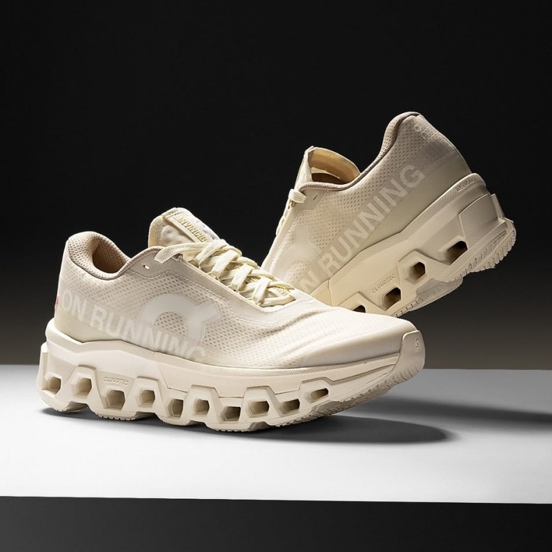 昂跑联名款半透明象牙白男女跑鞋