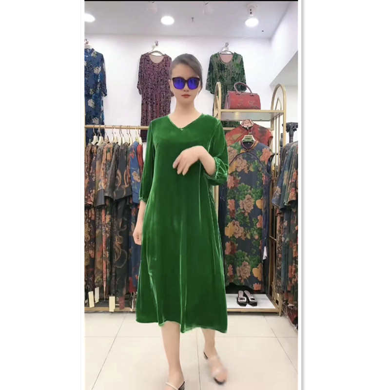 桑蚕丝丝绒连衣裙女2023秋季新款宽松V领妈妈装真丝显瘦中长裙子