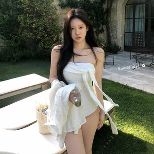 韩国性感辣妹白色三角连体泳衣女纯欲风抹胸遮肚显瘦温泉度假泳装
