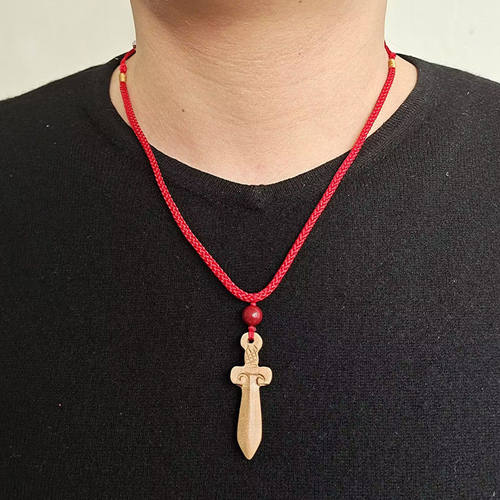 紫金朱砂圆珠手工雕刻桃木剑红绳项链男女通用桃木斧桃木刀挂件