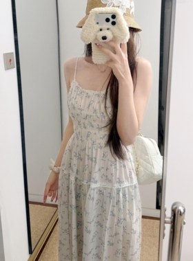 碎花吊带连衣裙女2026新款春夏收腰显瘦度假风长裙法式初恋仙女裙