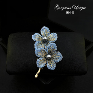 1933精致铜丝布艺刺绣立感花朵胸针温润柔美高档时尚胸花别针配饰