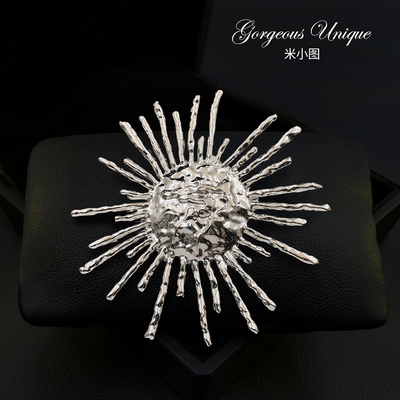 用胸针唤醒你的衣橱2107