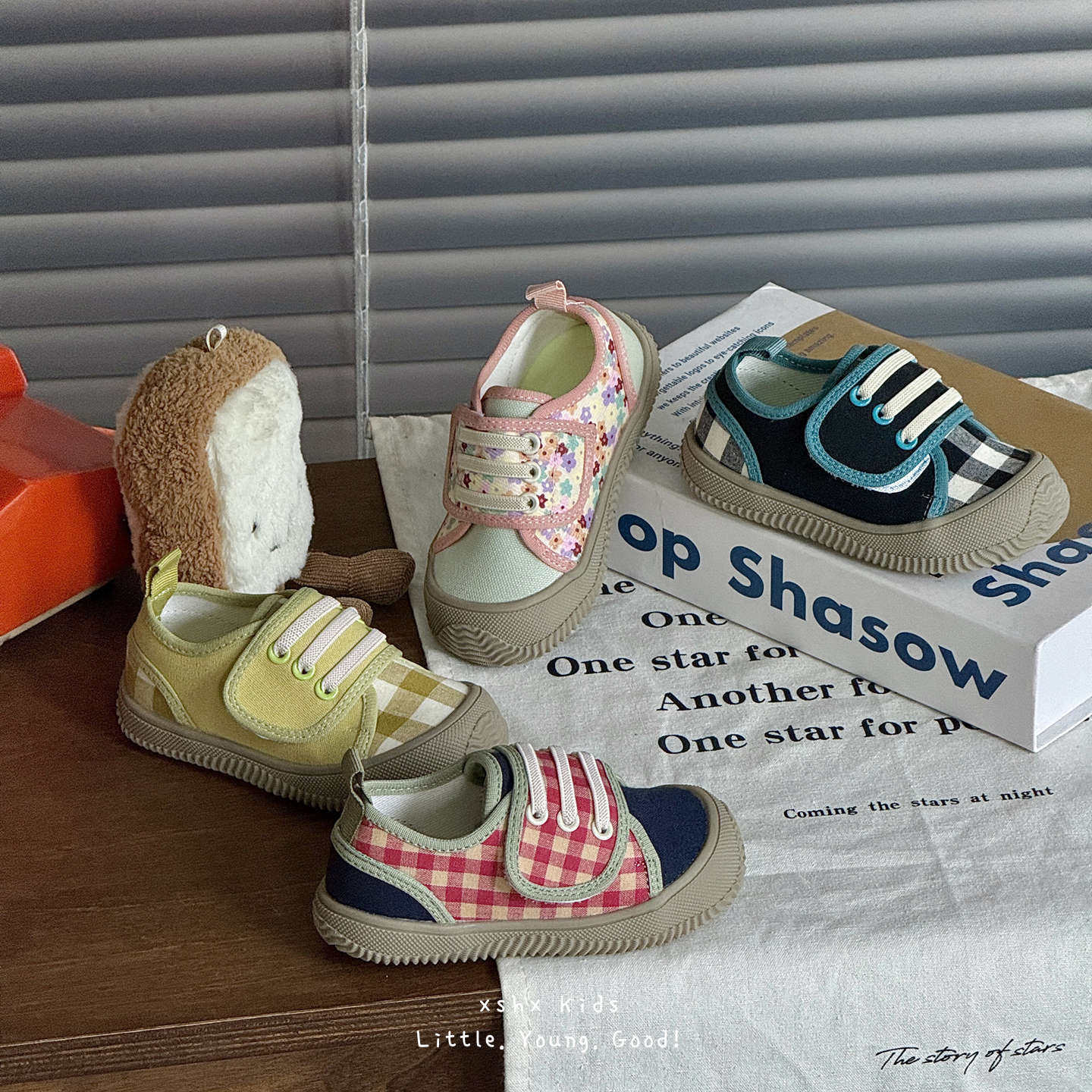 SHE IS EMMA春秋新款 儿童魔术贴帆布鞋男女童透气防滑运动休闲鞋