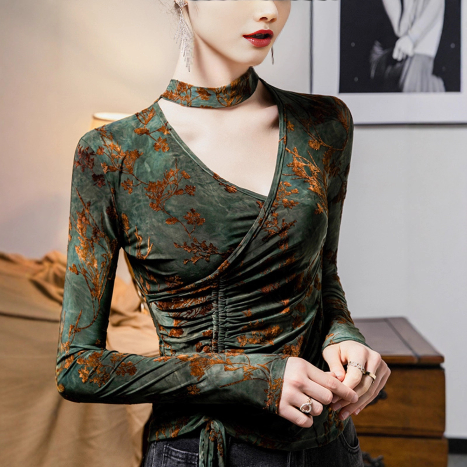 挂脖领镂空植绒印花打底衫女性感2025秋季绑带洋气女装上衣小衫