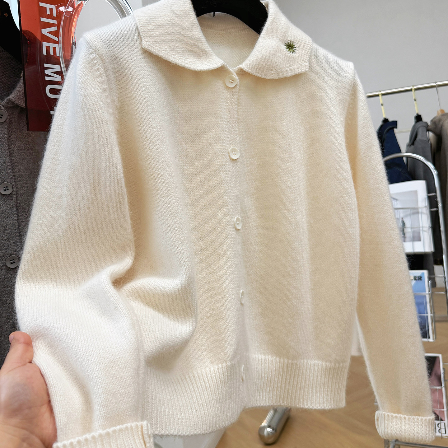 韩系定制小翻领绣花针织开衫毛衣