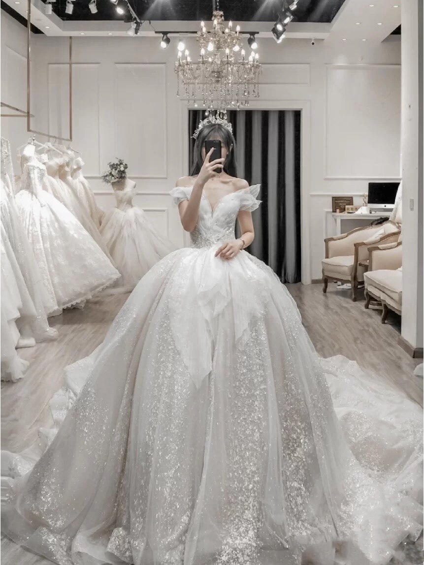 出租新款高腰显瘦新娘拖尾婚纱精致唯美设计师款