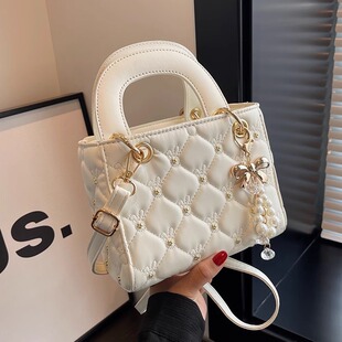 高级感包包女2025新款小众设计斜挎包网红爆款秋冬手提菱格戴妃包