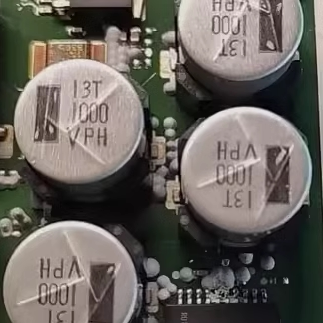 35V 1000UF 宝马N52 F18 MSV90 TLE7209-2R节气门芯片旁边电容