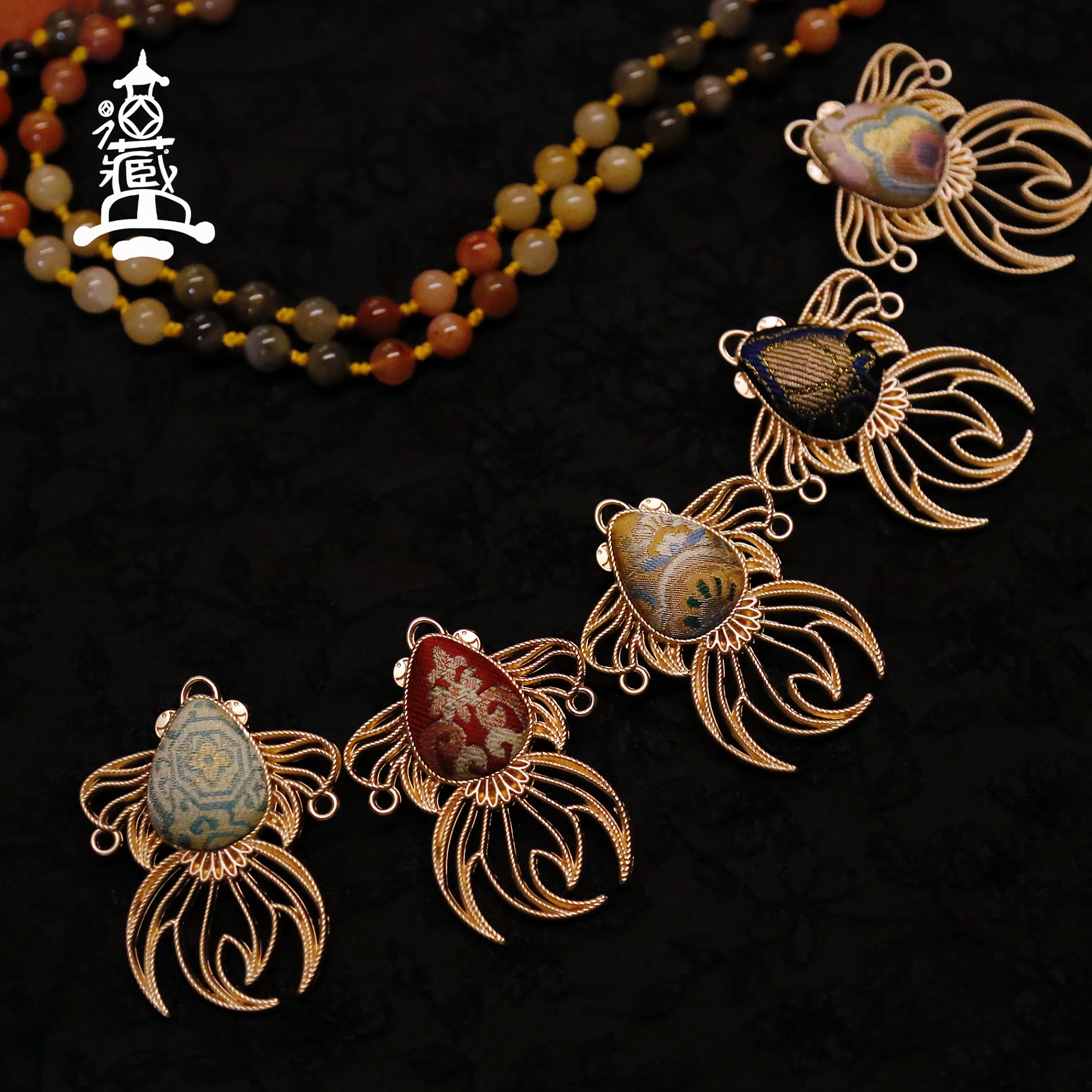 名家宋锦手工锦鲤胸针