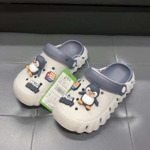 洞洞鞋30-35码2026男女童夏季外穿防滑沙滩凉鞋踩屎感99199萌芽