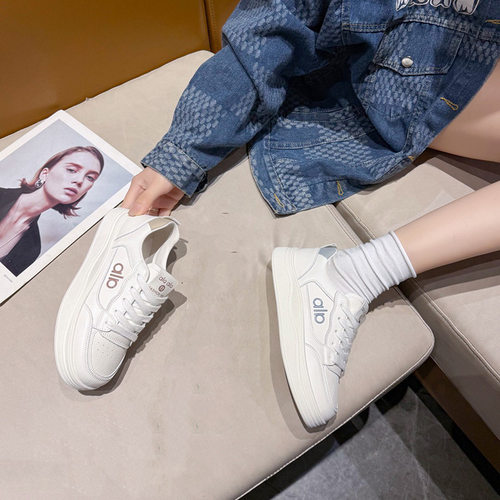 小白鞋女平底系带休闲板鞋2026春季运动休闲鞋百搭棉鞋潮TK672