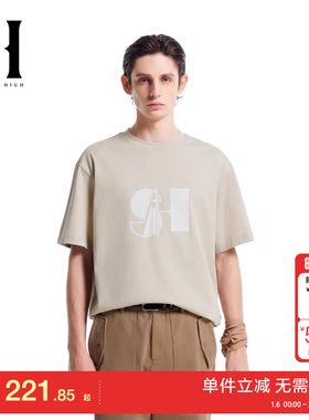 绫致SEASON HIGE宽松舒适时尚出街简约文艺立体胶印短袖T恤男