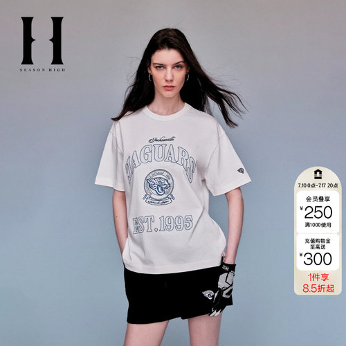 绫致SEASON HIGH时尚潮流宽松版型圆领胸前杰克逊维短袖T恤女