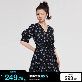 绫致ONLY2024春夏新款时尚百搭泡泡袖高腰V领短款连衣裙女