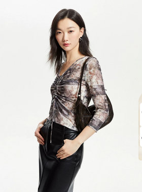 绫致Vero ModaT恤女秋冬V领七分袖修身抽绳短款个性潮街头