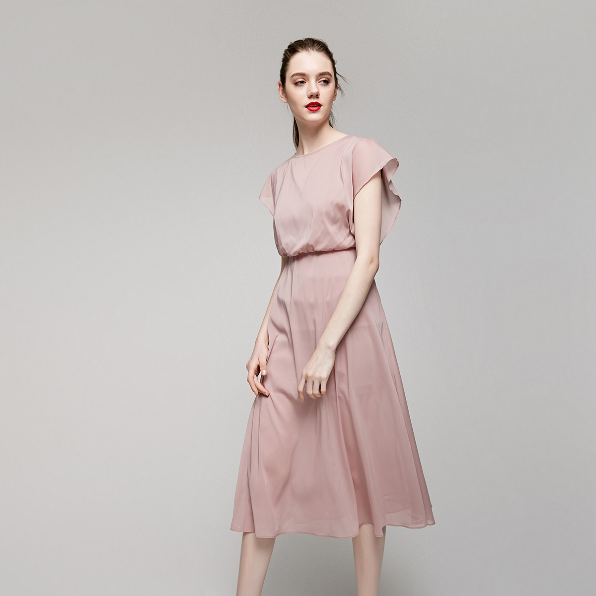 Vero Moda¸öÐÔË«²ãÉè¼ÆVÁì´óȹ°ÚÁ¬ÒÂȹ|31717B519