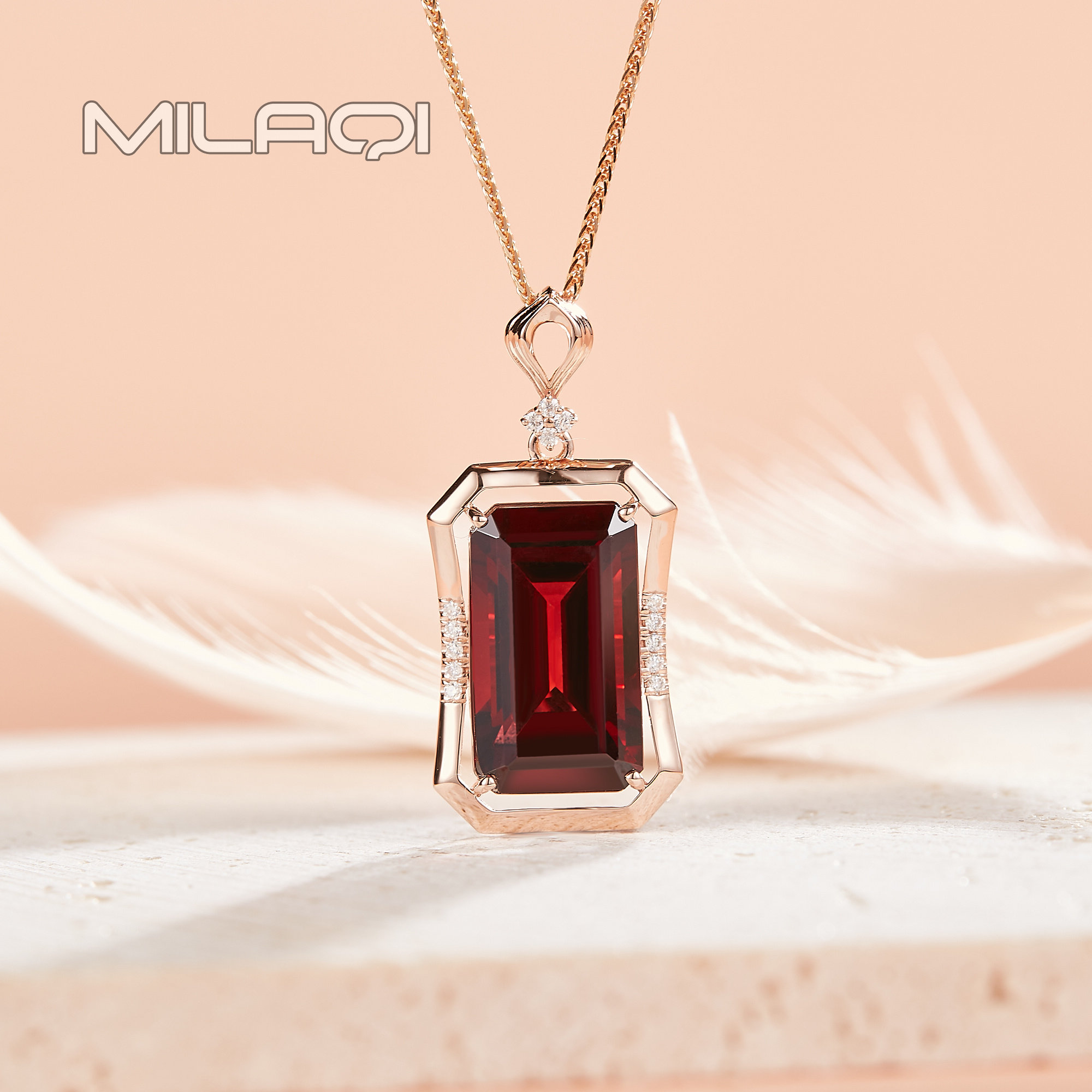 18k玫瑰金镶嵌石榴石au750钻石吊坠 a748