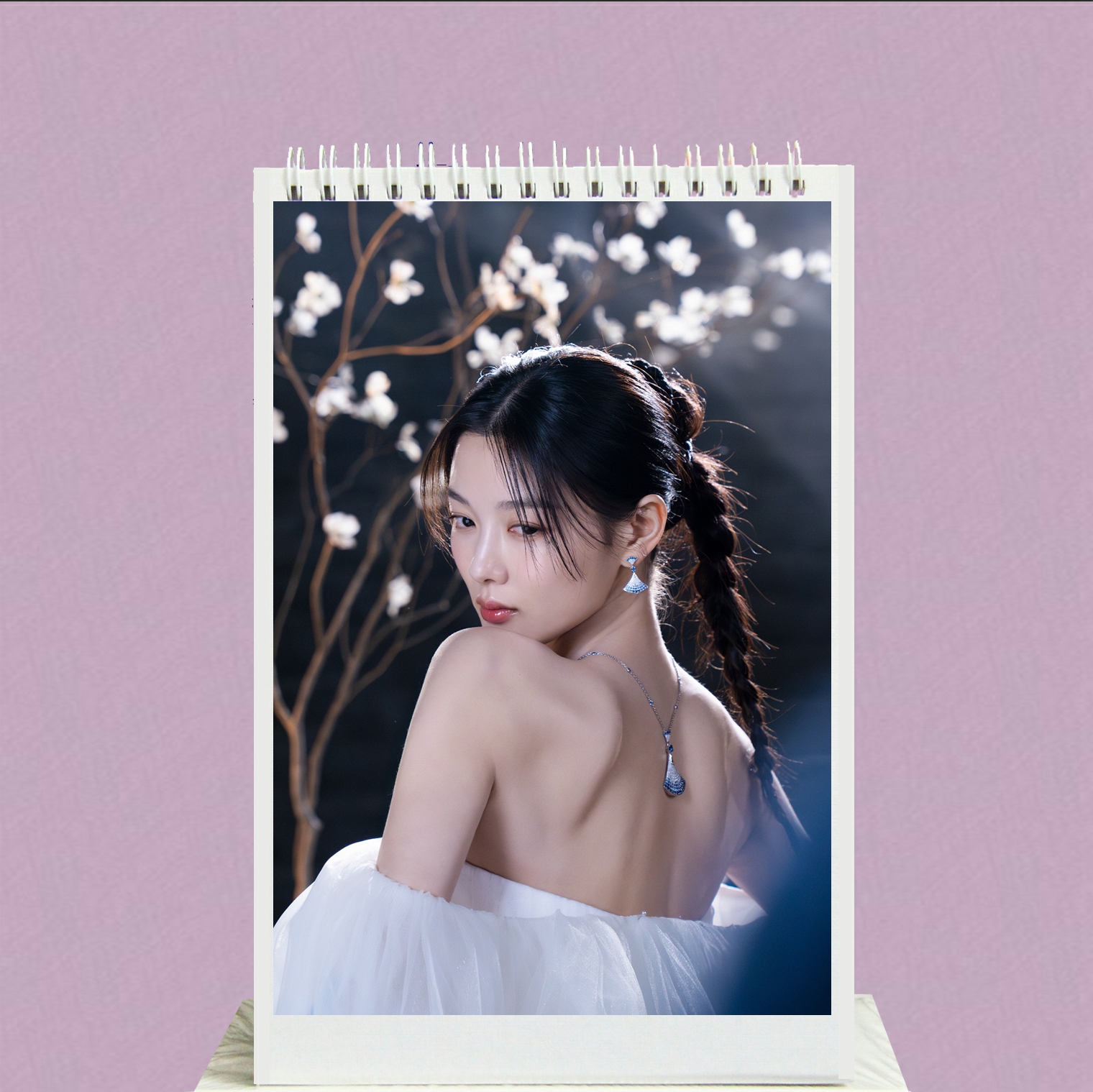 金裕贞/李智雅/李圣经/李珠英/崔秀英2026/27年台历日历桌面摆放