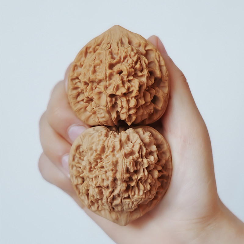 文玩核桃王勇官帽四大名核之一麒麟纹核桃盘玩手把件