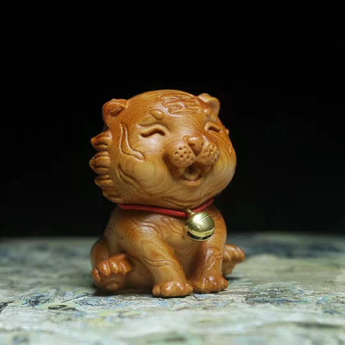 崖柏木雕刻可爱小老虎摆件