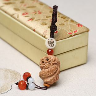 2026年飞龙旋运立体雕刻木龙项链吊坠钥匙扣木雕实木青龙随身挂饰