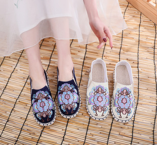 云南民族风绣花鞋软底一脚蹬女士刺绣浅口绣花鞋丽江大理古城同款