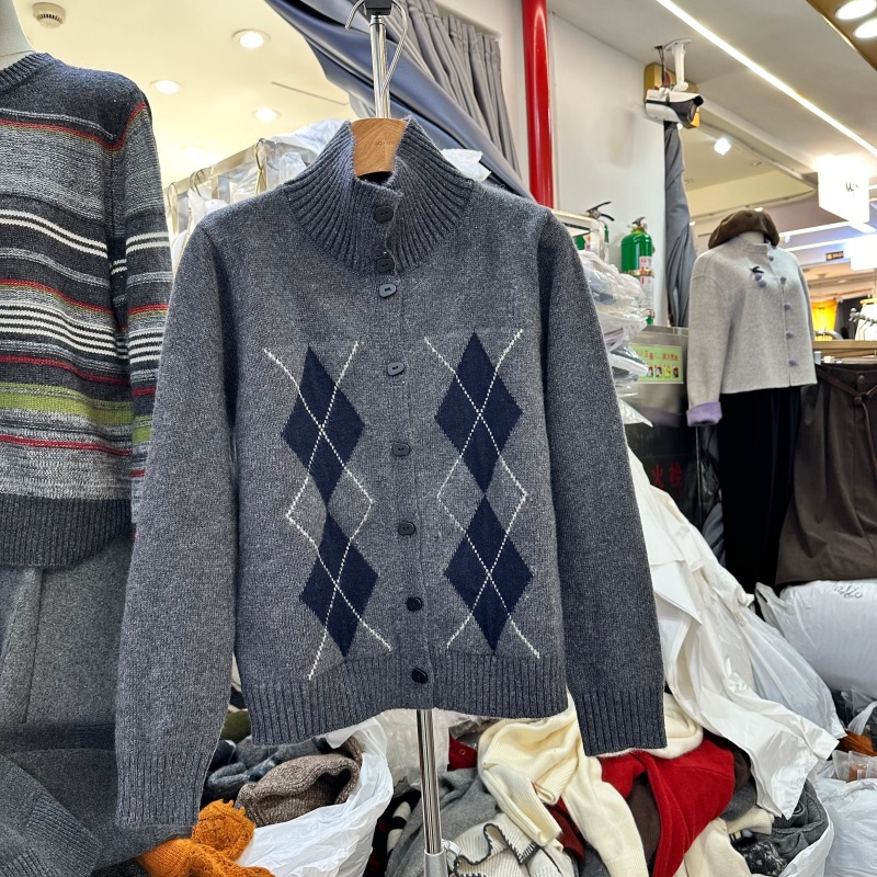 韩版高领菱形格开衫毛衣