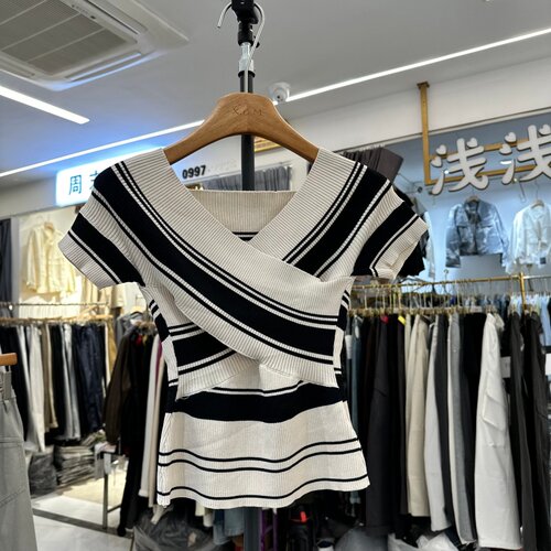 WeMe9695交叉V领冰丝针织衫