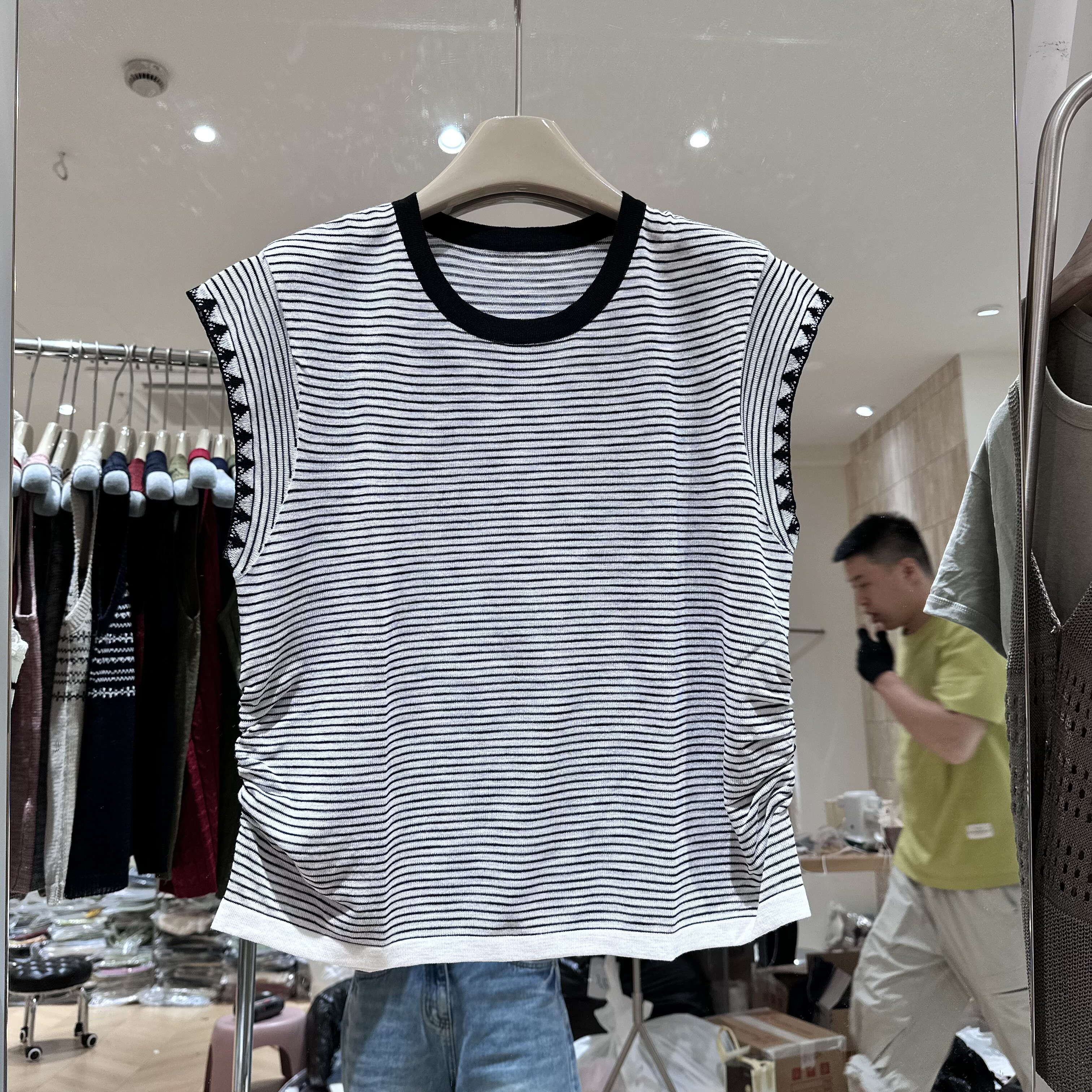 韩系侧边褶皱收腰针织衫