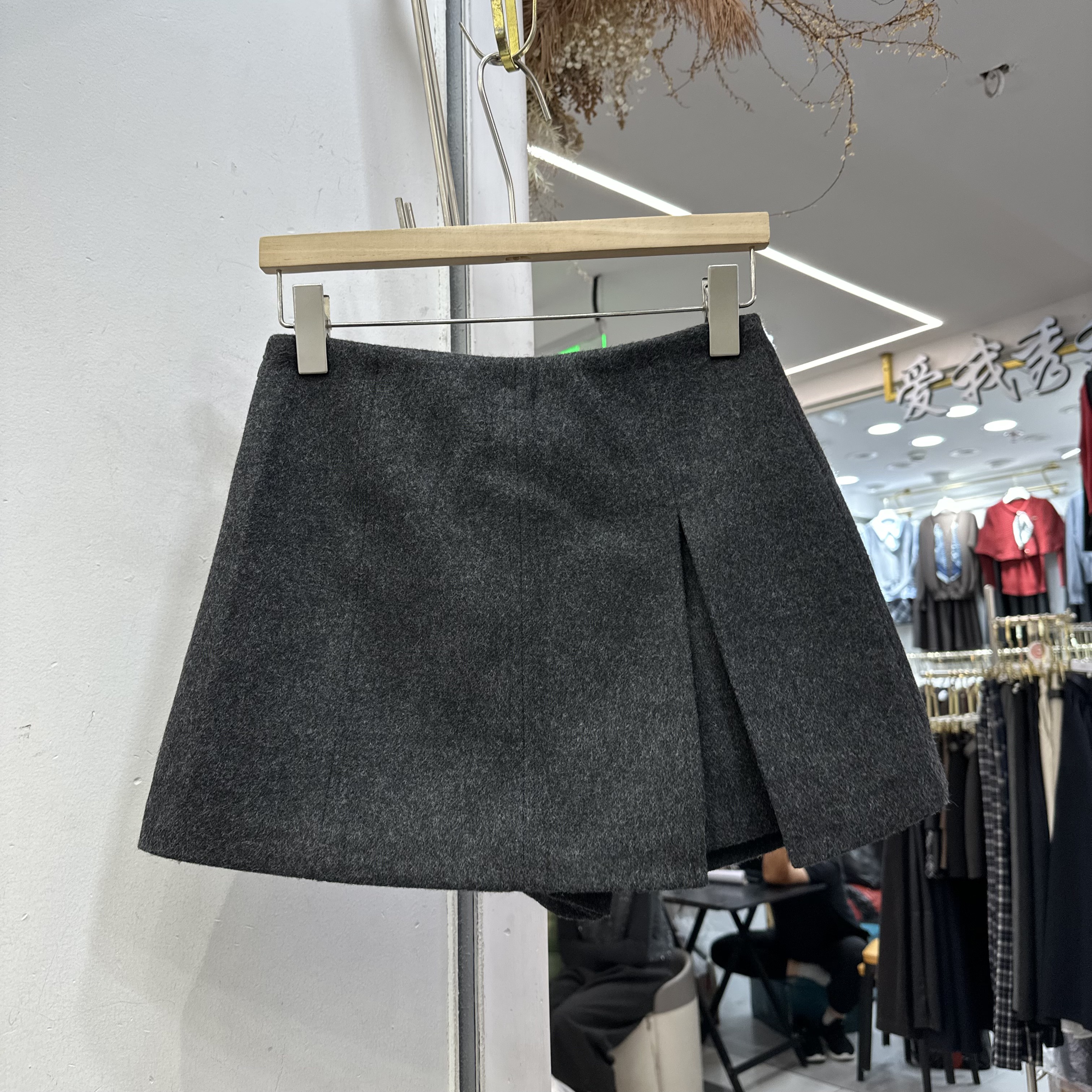 8090服饰25728-1呢料半身裙裤