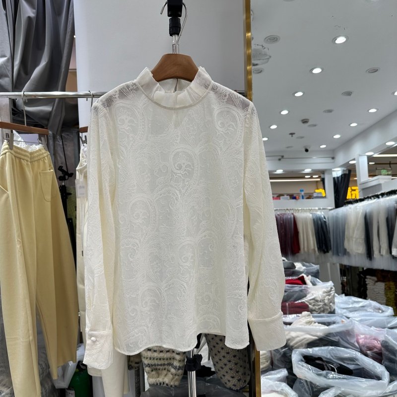 2026年早春新款韩系时尚法式荷叶边领高级感缇花蕾丝衬衫上衣女装