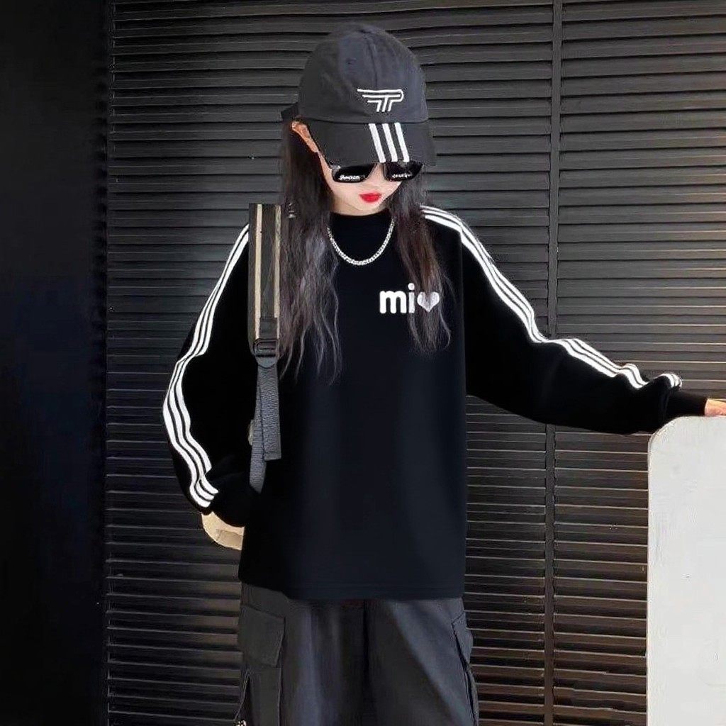 女童纯棉上衣2026春秋季新款三条杠长袖t恤潮流儿童Mi印花打底衫