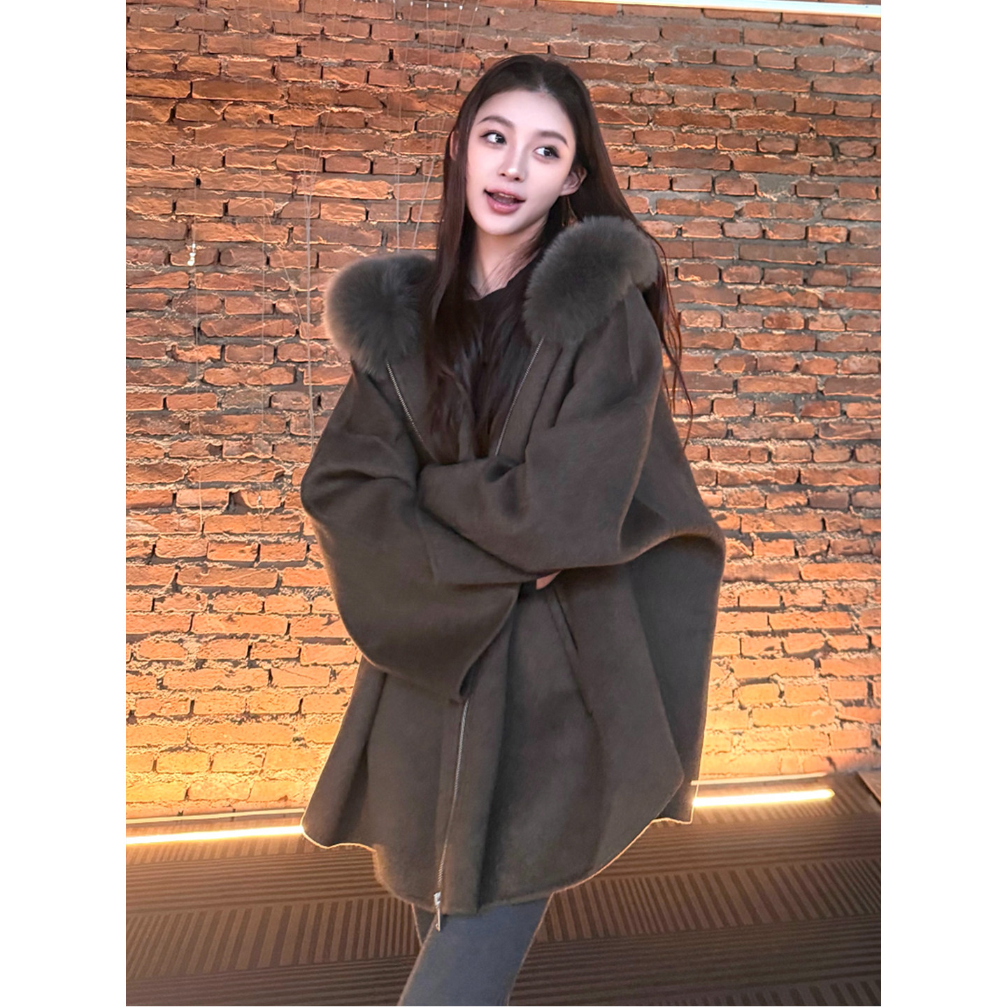 咖色斗篷羊毛呢外套女高级感气质短款小个子狐狸毛领连帽双面大衣