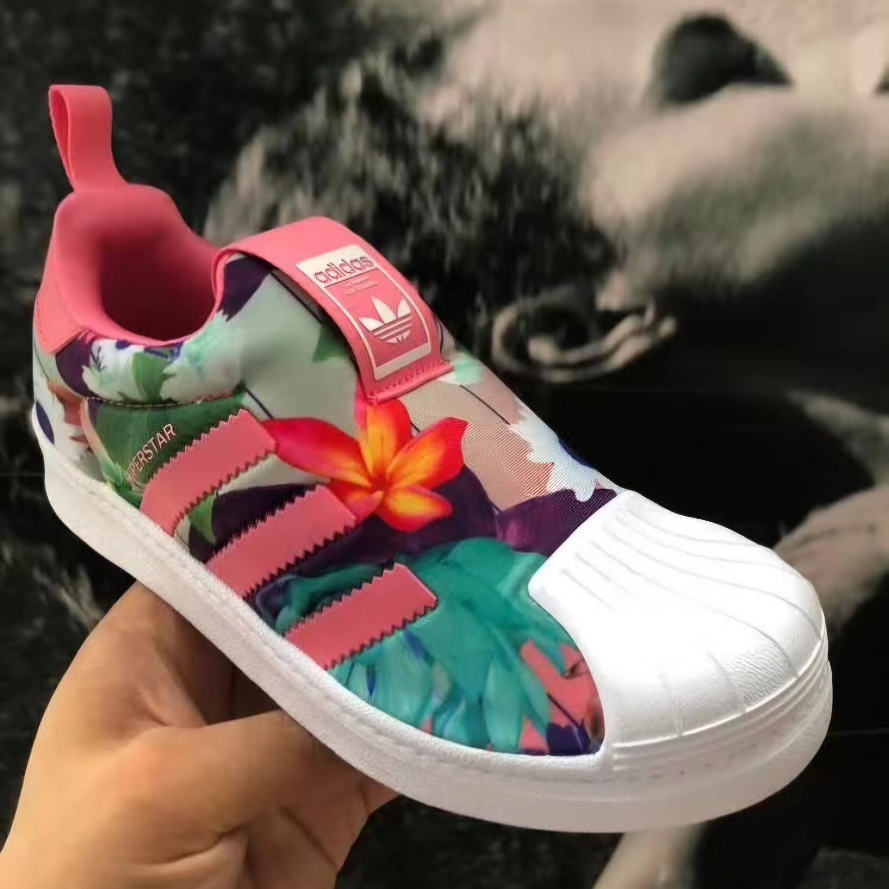 Adidas阿迪达斯三叶草一脚蹬女童经典款秋冬花卉软贝贝壳头CQ2550