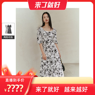 垂感飘逸长裙气质优雅 来了就好 太平鸟方领印花连衣裙泡泡袖