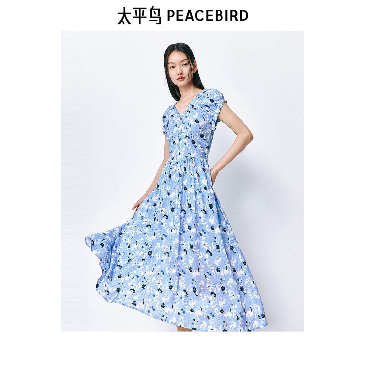 太平鸟女装法式度假碎花裙2025夏新款V领收腰连衣裙显瘦长款裙子