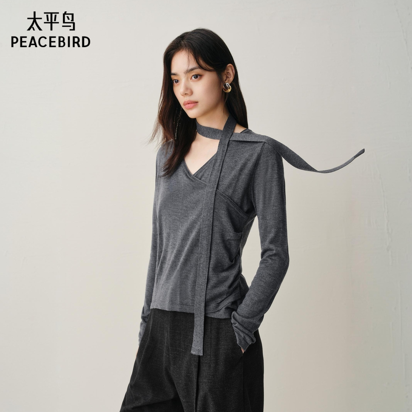 太平鸟松弛感针织衫配飘带