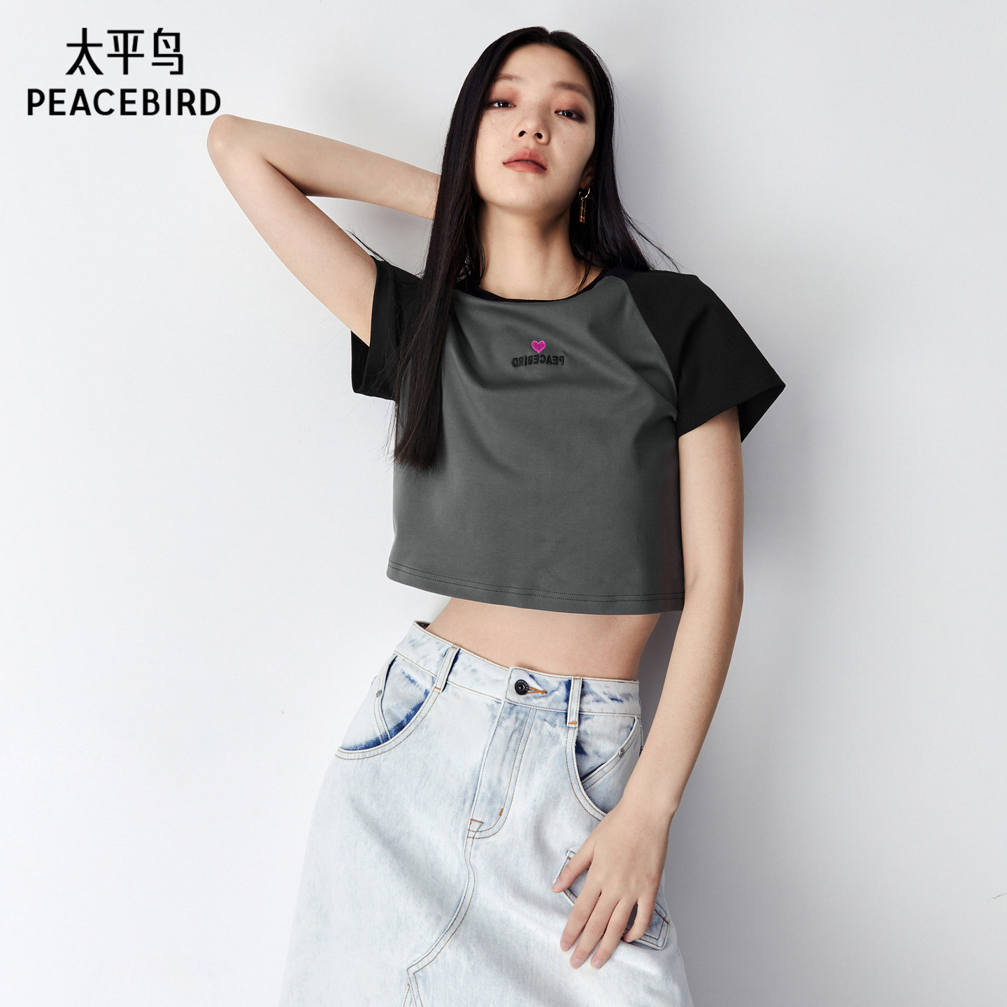 太平鸟夏款插肩袖短上衣女纯欲短袖T恤设计感撞色刺绣圆领体恤